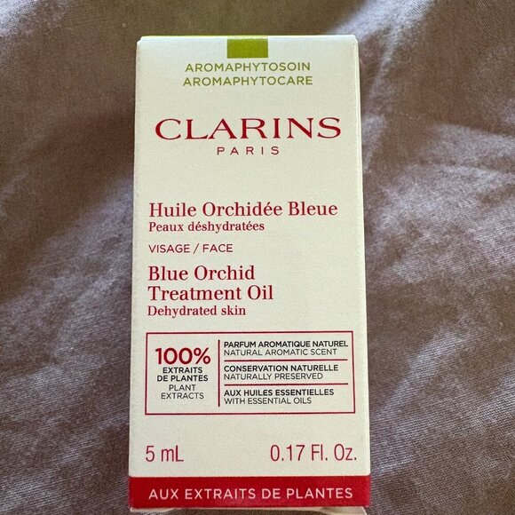 Clarins 7 Piece Skincare Set with Bag - Picture 8 of 9